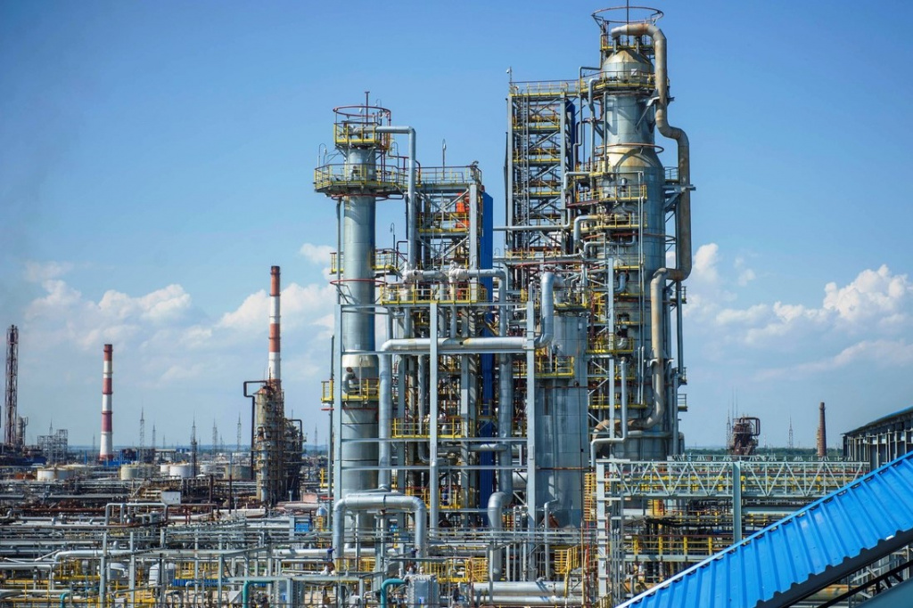 Gazprom neftekhim Salavat.jpg Gazprom neftekhim Salavat.jpg